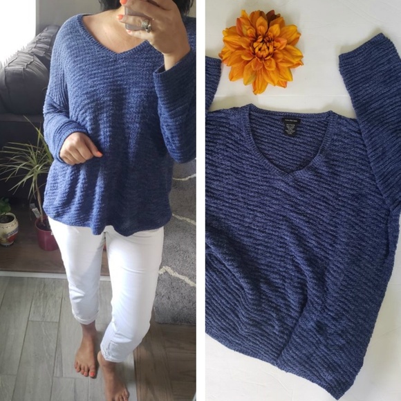 Calvin Klein Sweaters - CALVIN KLEIN BLUE SWEATER